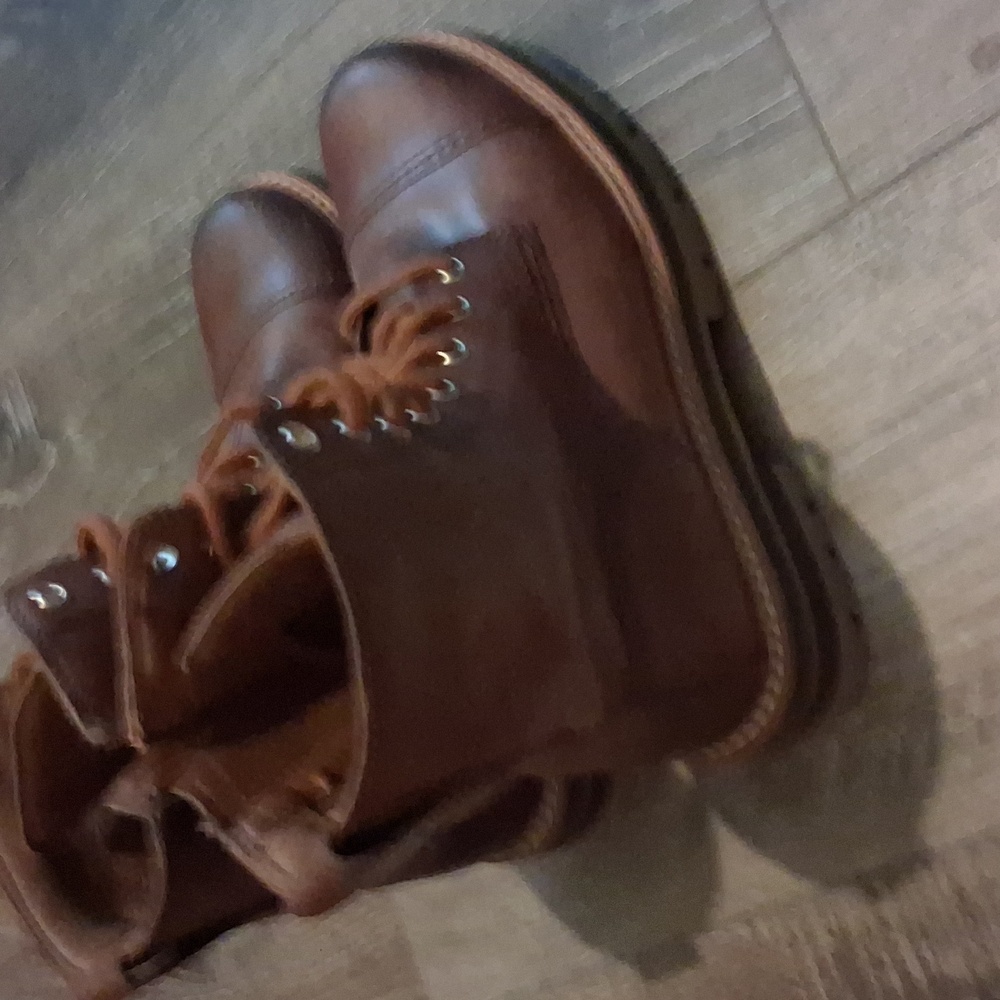 Clarks - Picture 3 of 9